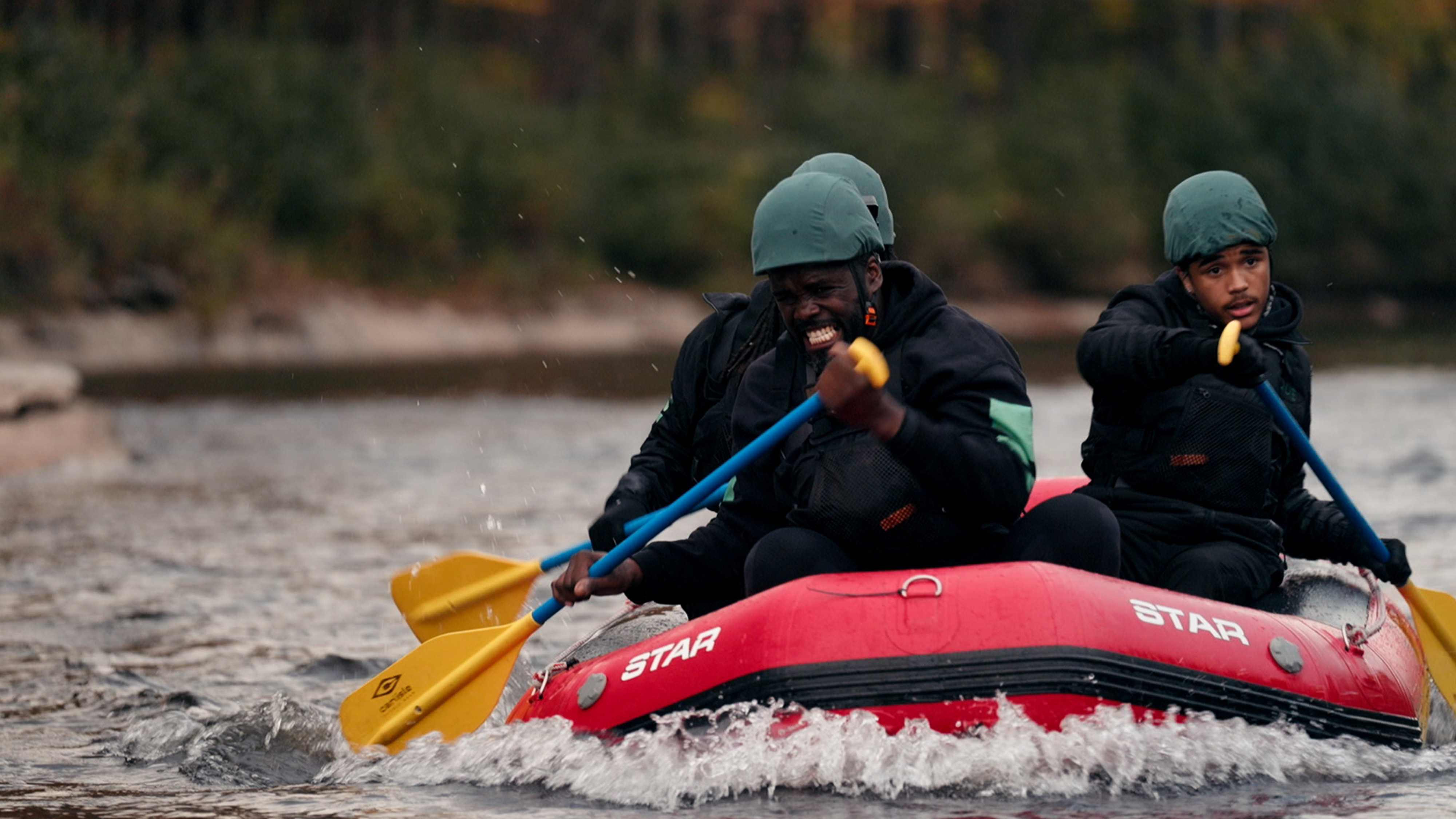 Participants de Épique dans un canot.