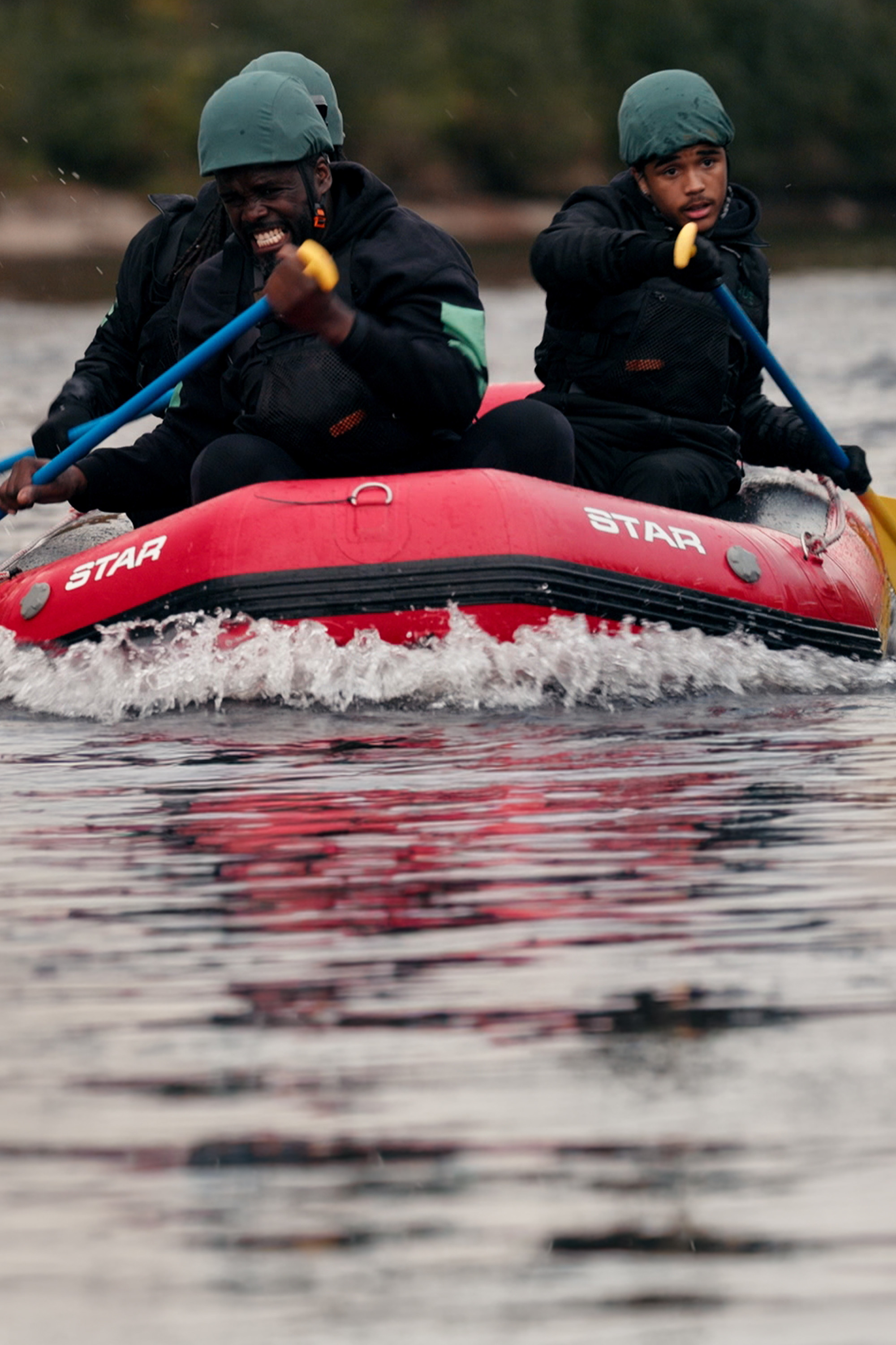 Participants de Épique dans un canot.